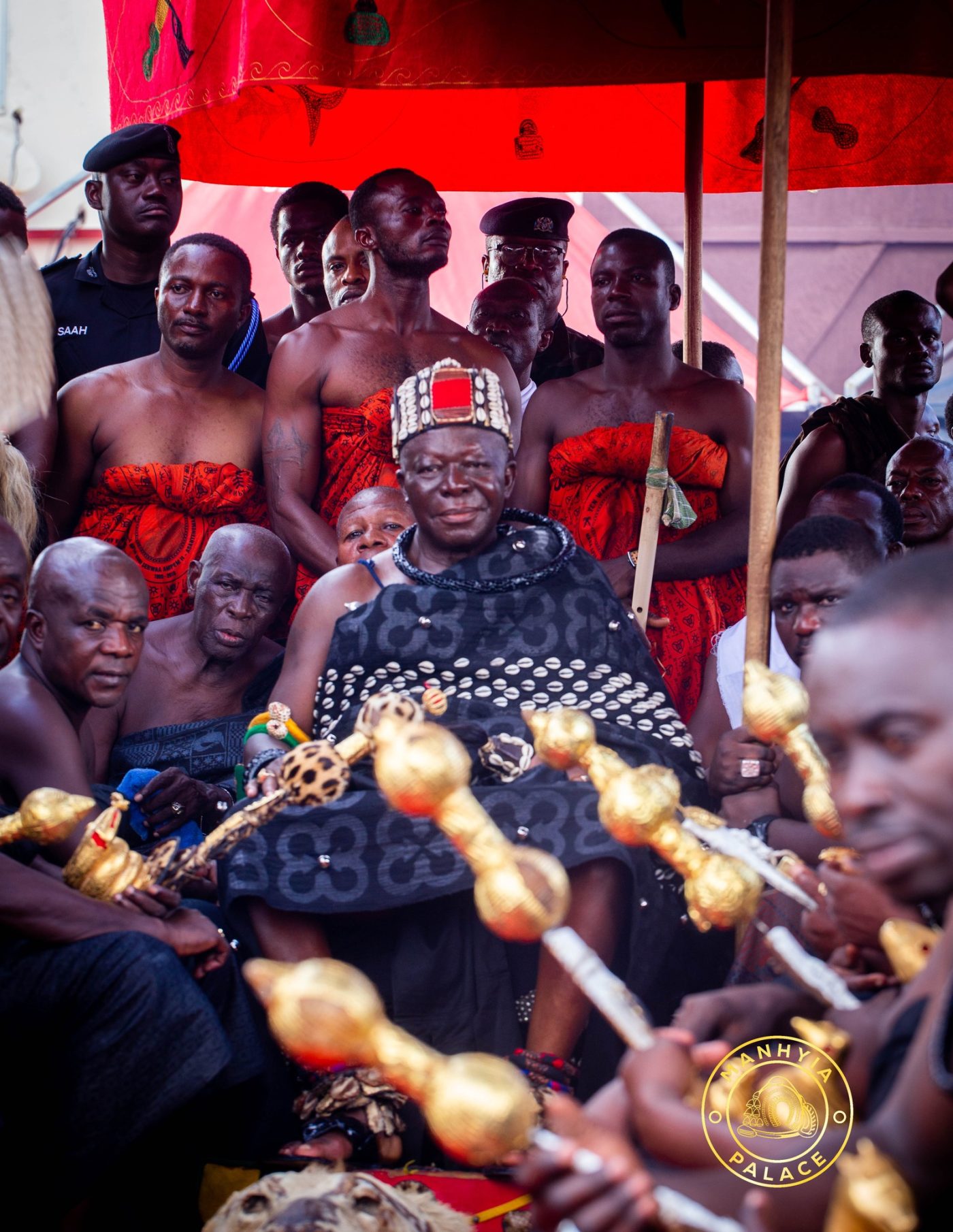 Asantehene Stands In Grief Seeing Daasebre Osei Bonsu II In Repose