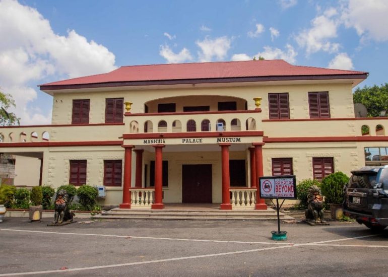 Asantehene Sponsors Free Lunch Packs for Students Who Visit Manhyia Museum