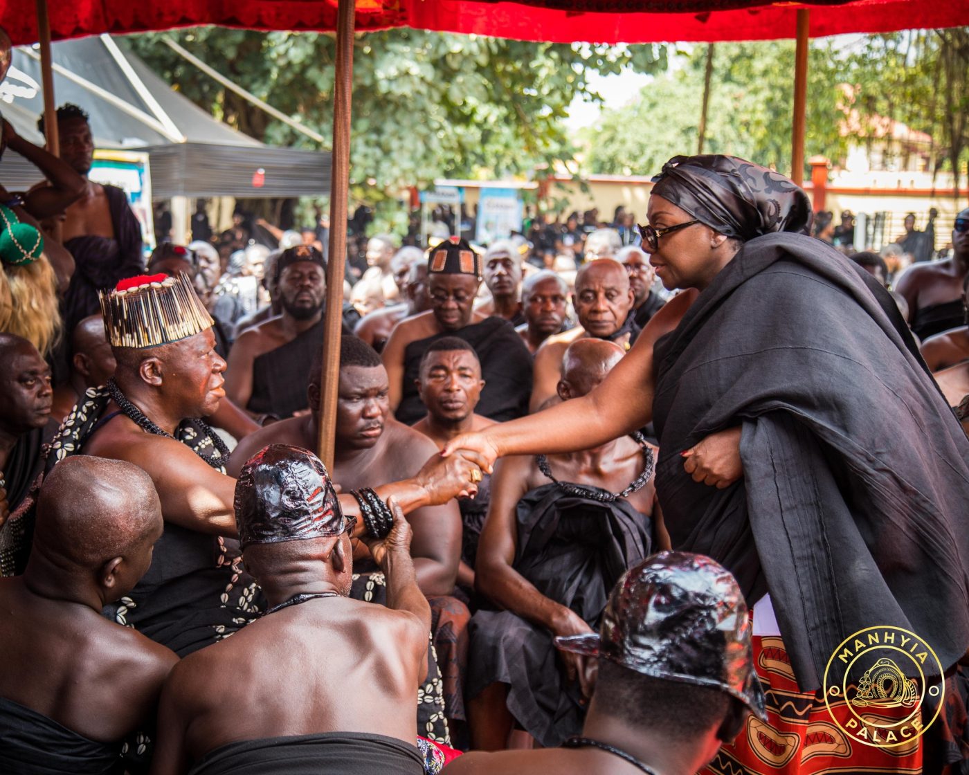 Asantehemaa Dɔte Yie: Lady Julia Condoles With Asantehene