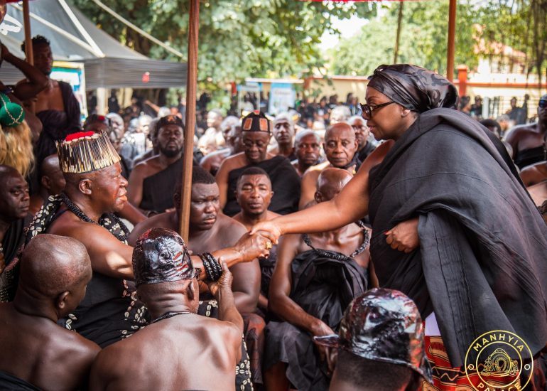 Asantehemaa Dɔte Yie: Lady Julia Condoles With Asantehene